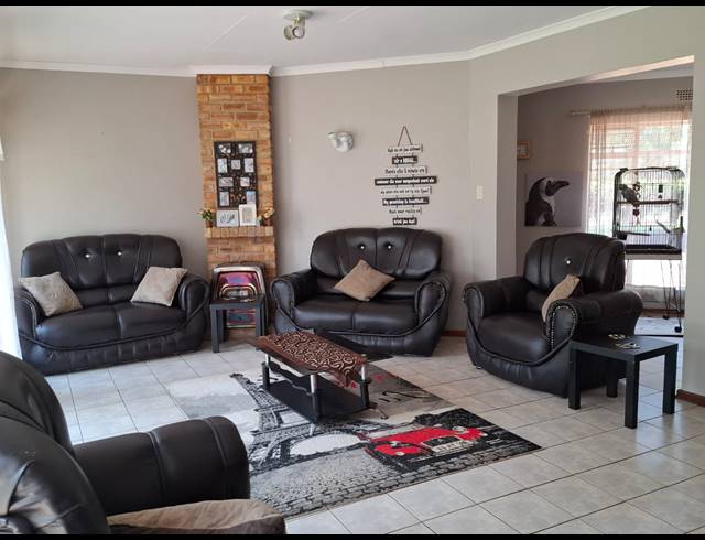 4 BEDROOM HOUSE FOR SALE IN UNITAS PARK